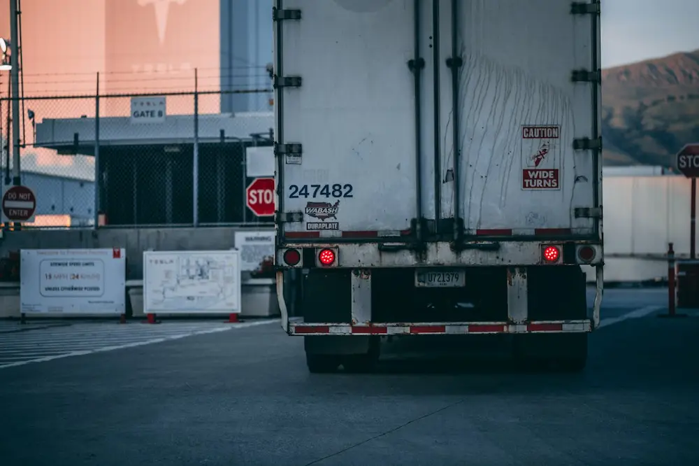 Essential Tips for Running a Successful Semi-Truck Business